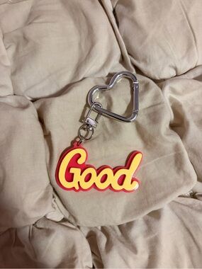 Retro-Vibe "Good" Heart-Clasp Statement Keychain
